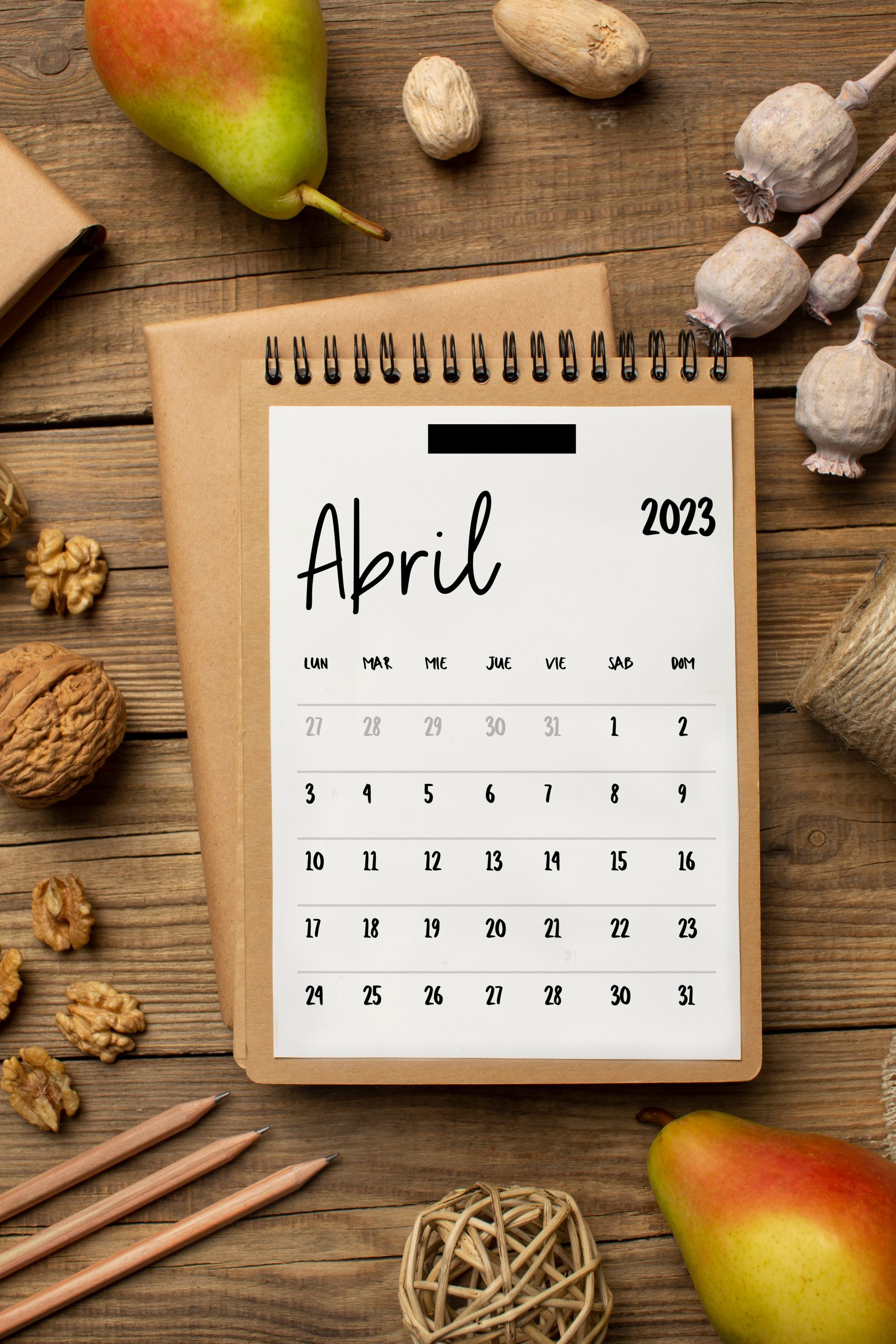 flat-lay-2023-april-calendar-with-pears